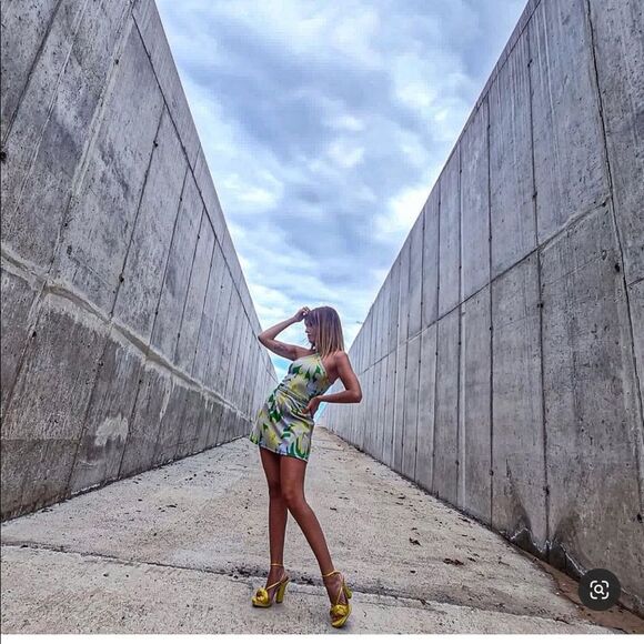 Zara 2 PCS Floral Halter top + skirt - Picture 7 of 8